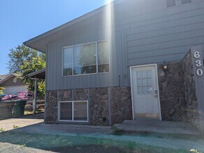 Building Photo - 630 Preston Ave