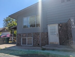 Building Photo - 630 Preston Ave