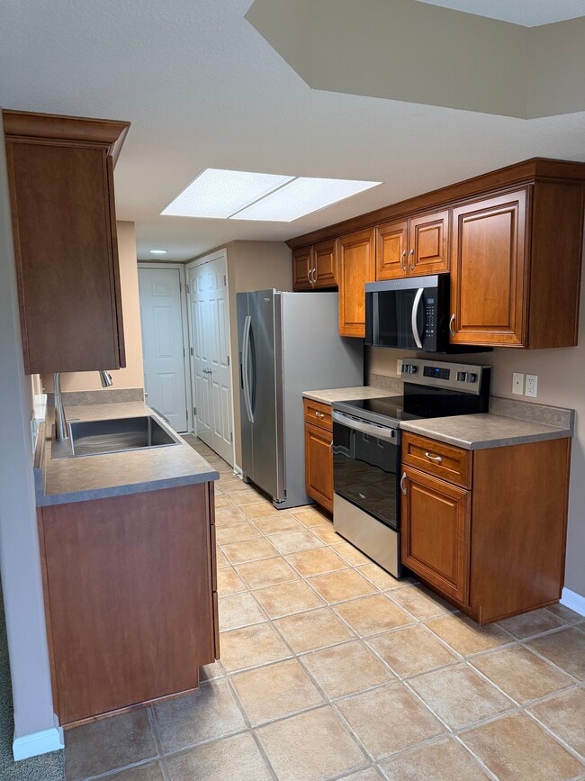 Building Photo - 10039 Oak Trail Rd