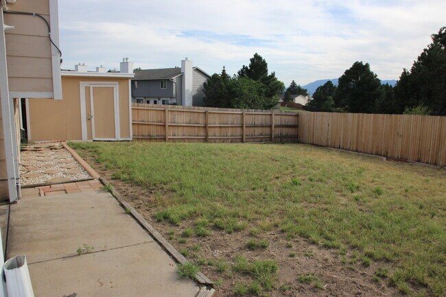 Foto del edificio - 6610 Parkridge Ct