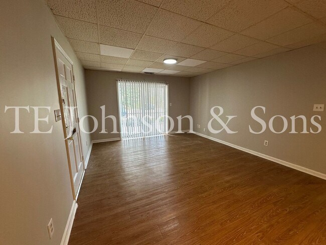 Foto del edificio - Two Bedroom Condo Convenient To WFU