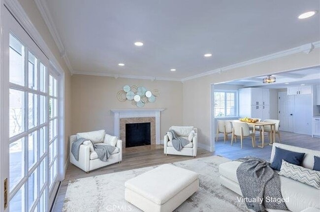 Building Photo - 15815 Silvergrove Dr