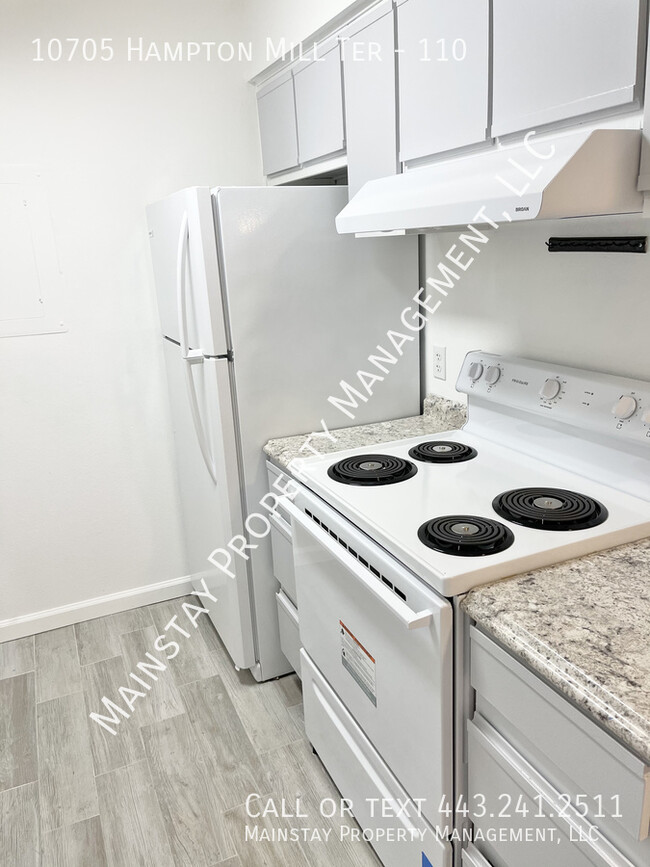 Building Photo - Large 2 Level, 1 bed/1bath Condo W/ New Ap...