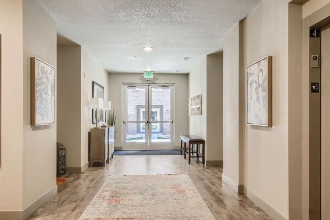 Foto del edificio - Evolve Real Estate: Move-in Ready in West Arvada, Contemporary 3 Beds/2 Baths Condo!