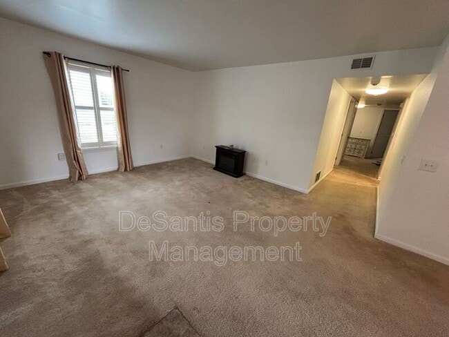 Foto del edificio - 136 Pleasant Ridge Rd