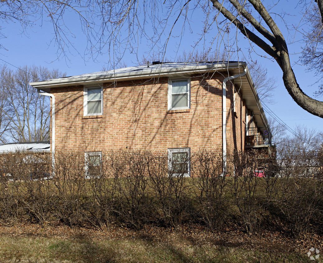 Primary Photo - 525-541 18th St E