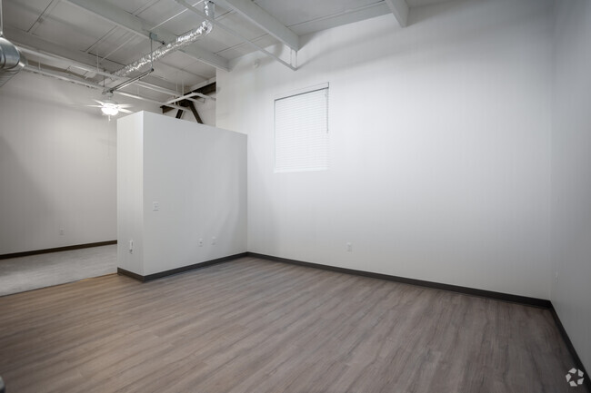 Estudio - 540SF - Sala de estar - Bowstring Lofts