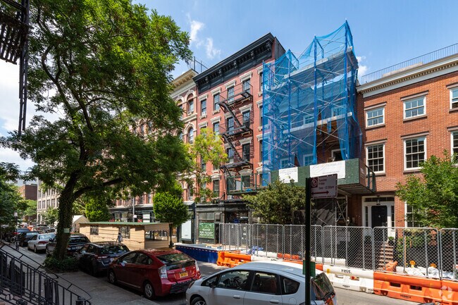 Foto del edificio - 321 W 11th St