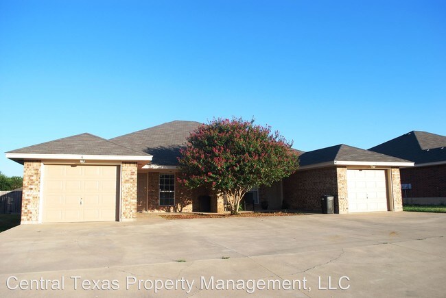 Building Photo - 2302 Wildewood Dr