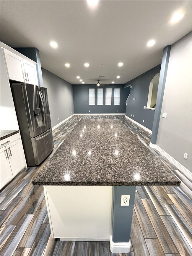 Building Photo - 588 Boulder Cir