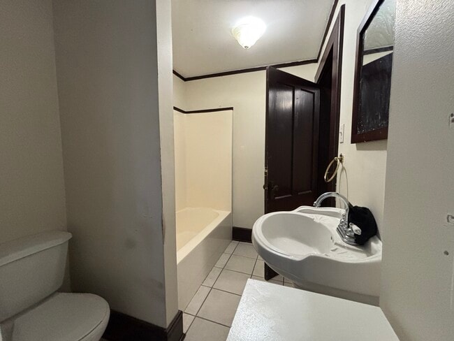 Building Photo - Apartment for Rent