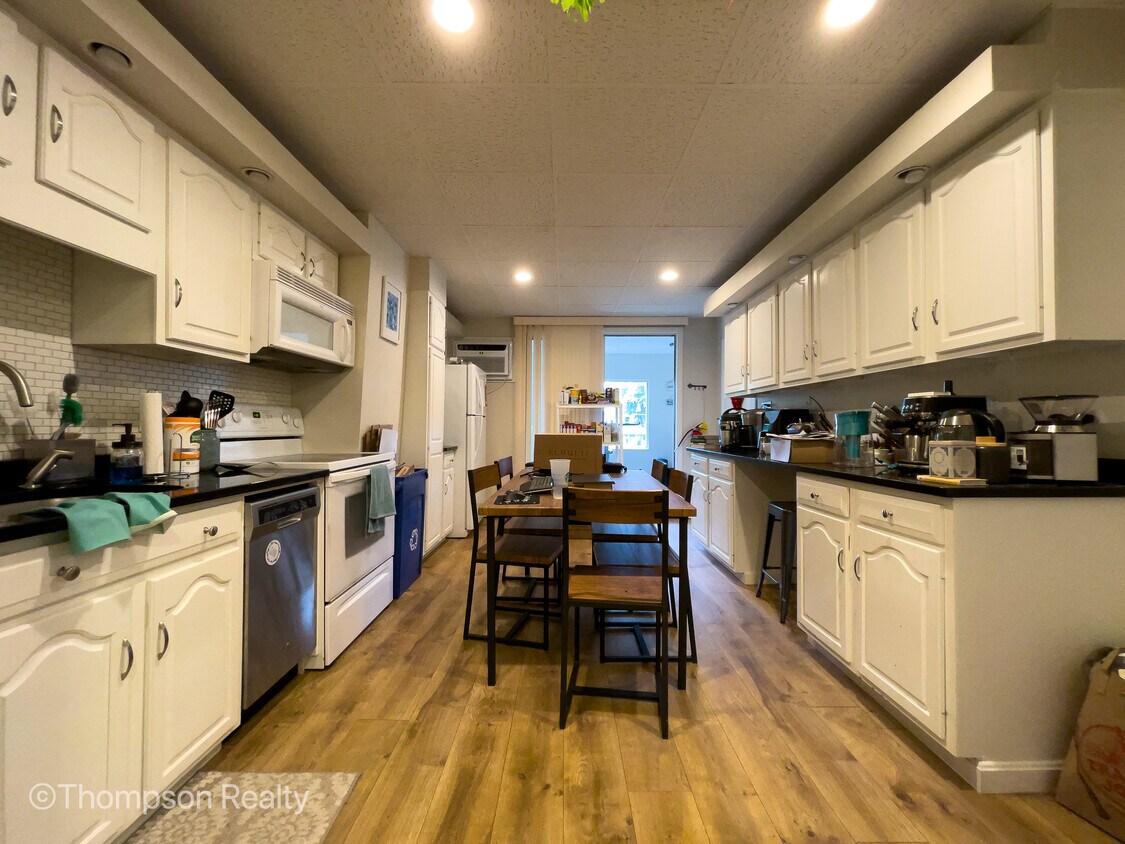 Foto principal - 170 Chelsea St
