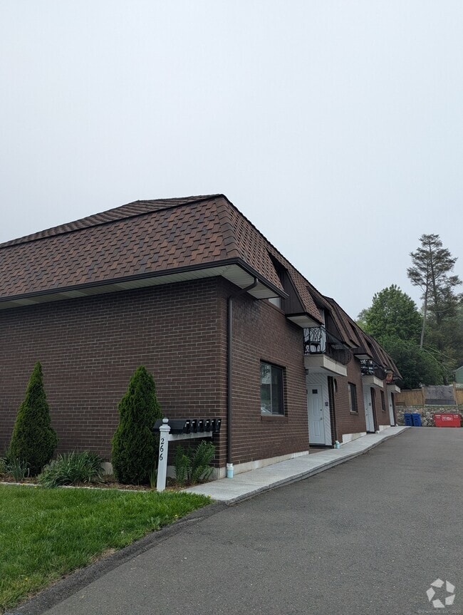 Building Photo - 266 Main Ave