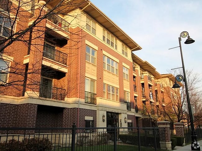 Building Photo - 6436 Roosevelt Rd