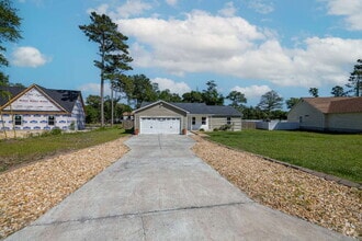 Building Photo - 209 Oak Grove Cir