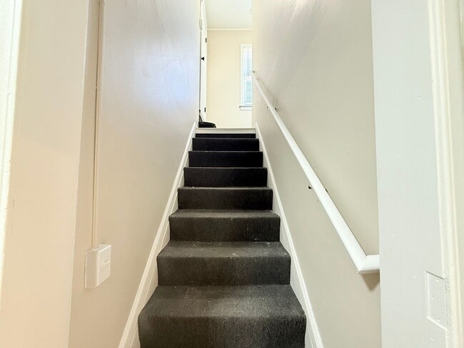 Building Photo - Renovated 4-Bedroom Home – We Welcome Sect...