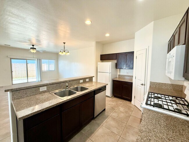 Foto del edificio - 8195 E Ashley Dr