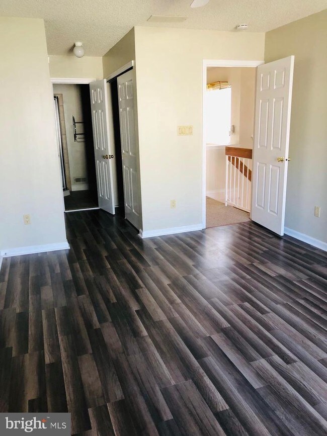 Building Photo - 1233 Chanticleer