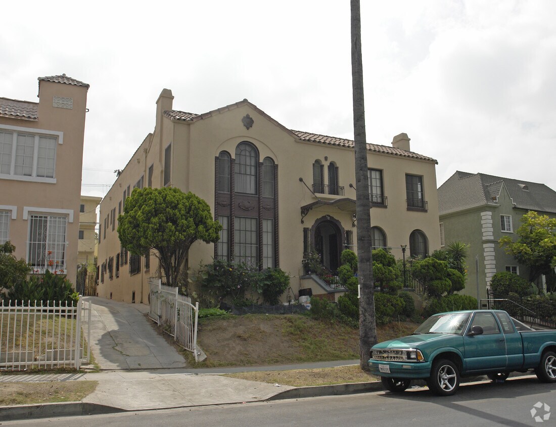 Foto principal - 132 S Kenmore Ave
