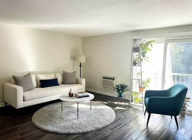 Building Photo - 300 Smithfield Rd