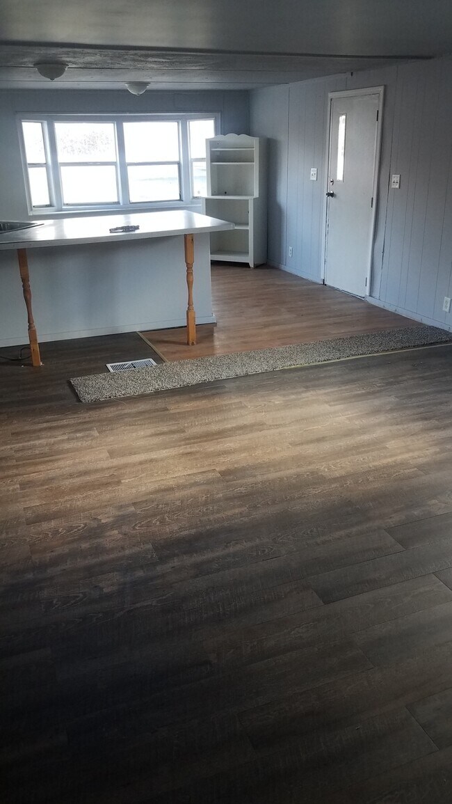 Building Photo - 4520 W Ridge Rd