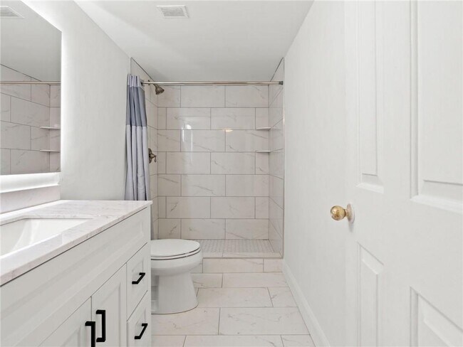 Building Photo - 2870 Pharr Ct S Northwest