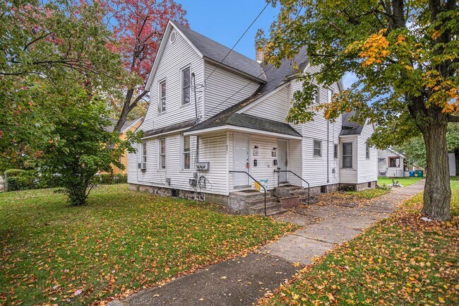 Building Photo - 221 W Emerson St