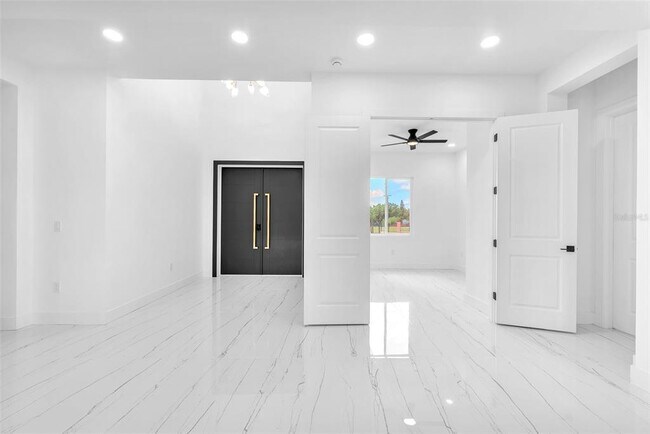 Foto del edificio - 11921 Fort King Hwy