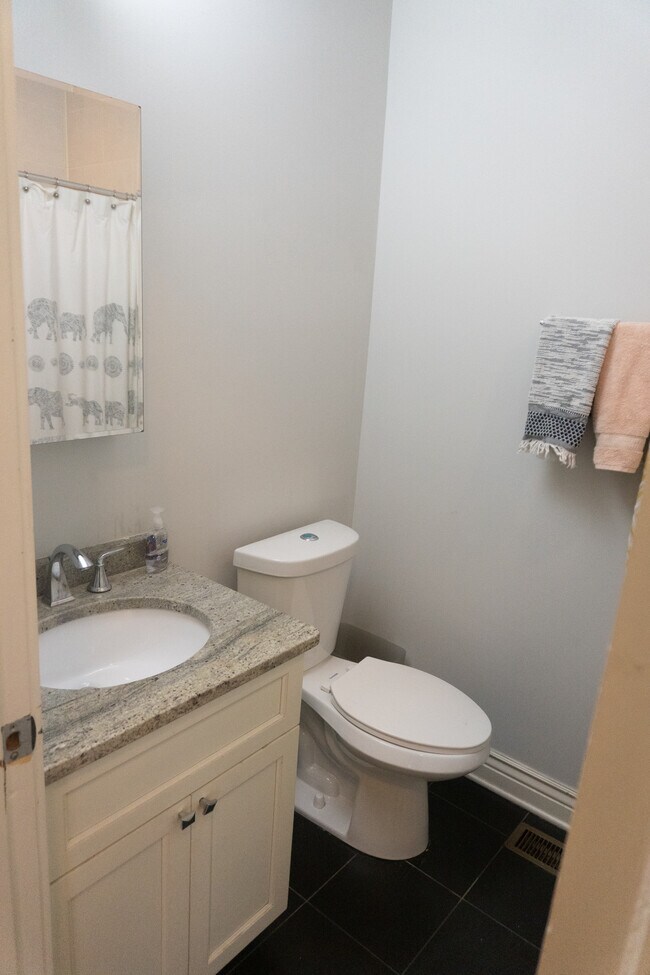 Foto del edificio - 3610 N Oakley Ave