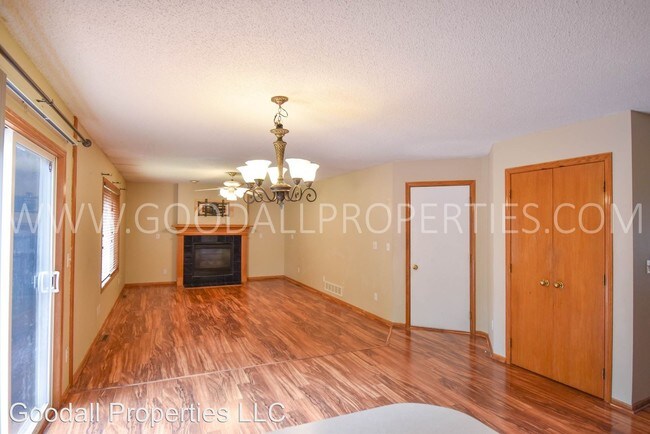 Foto del edificio - 3 br, 2.5 bath House - 5020 Timberline Dr