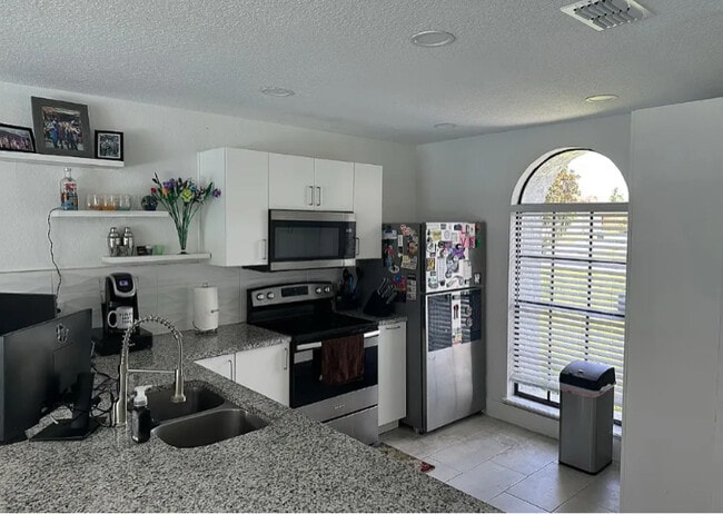 Building Photo - 12202 Hatfield Ct