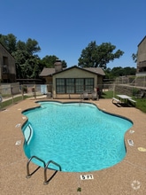 Building Photo - 1730 Crestpoint Dr
