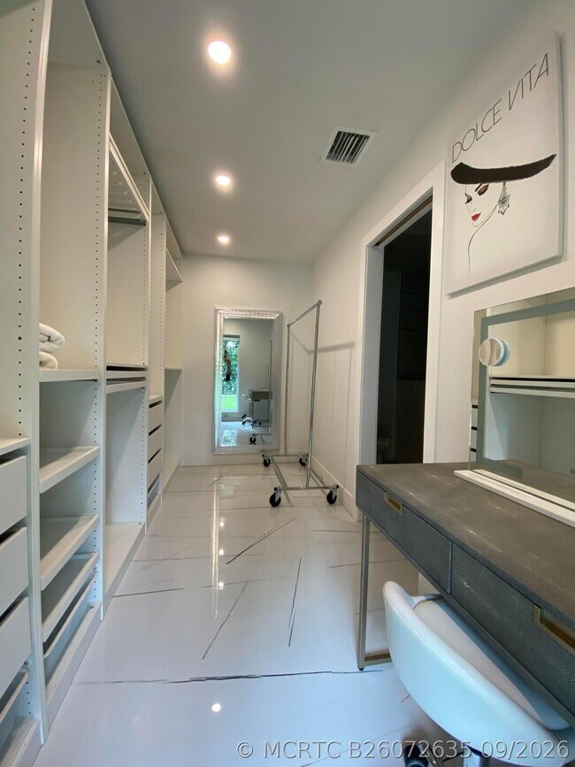 Foto del edificio - 661 W Rambling Dr