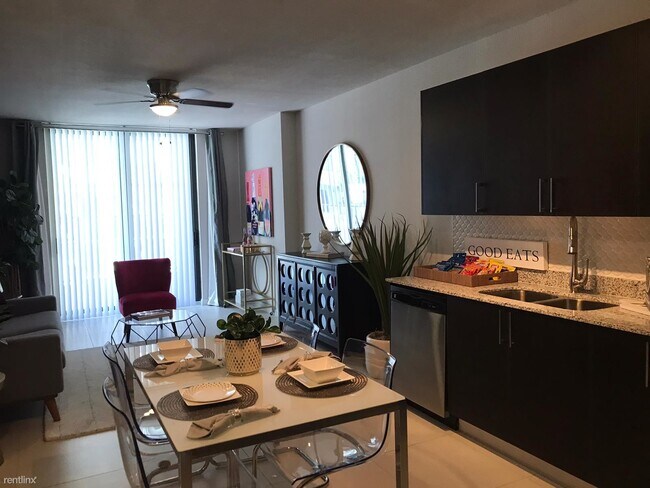 Building Photo - 3 br, 2 bath  - 7000 Coral Way 306
