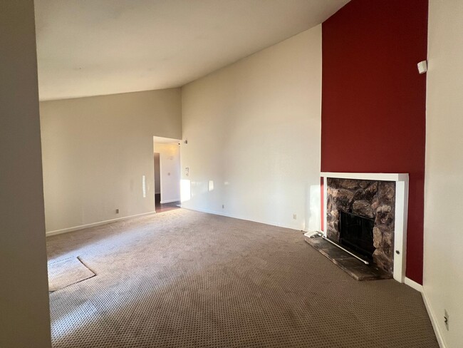 Building Photo - $500 MOVE IN SPECIAL!!!! 3 BEDROOM HOME IN PLEASANTON, CA!!!