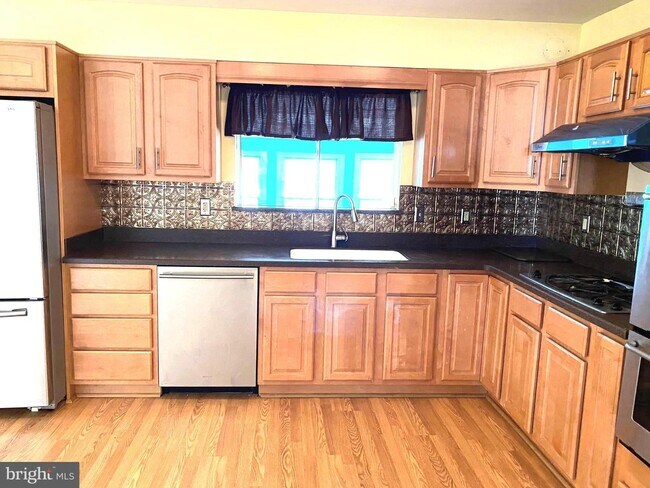 Building Photo - 607 Shirley Manor Rd