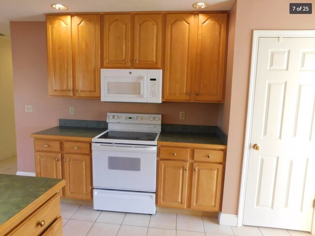 Kitchen - 211 N Faith Way