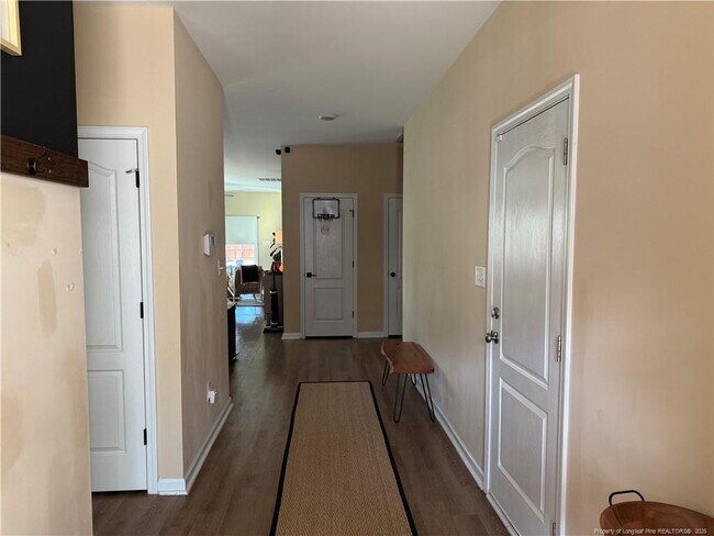 Building Photo - 2040 Stonewash Dr