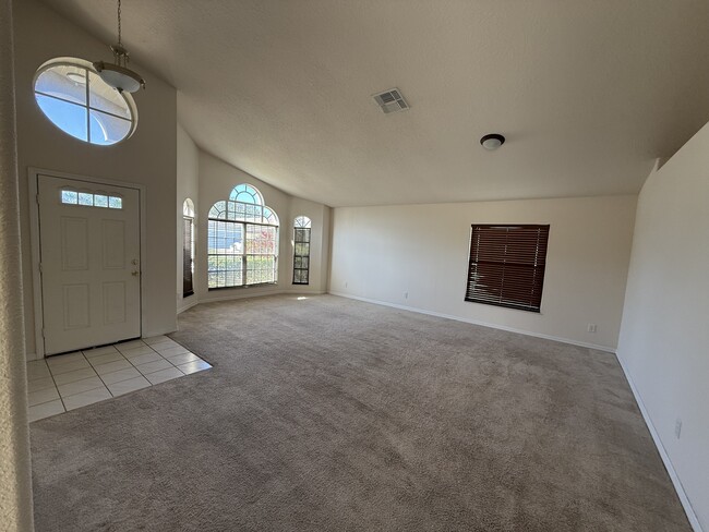 Building Photo - 1628 Maximilian Dr