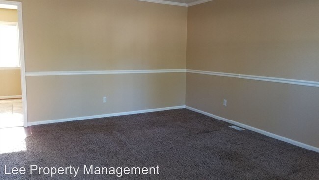 Building Photo - 3 br, 1.5 bath House - 504 Regina Ct