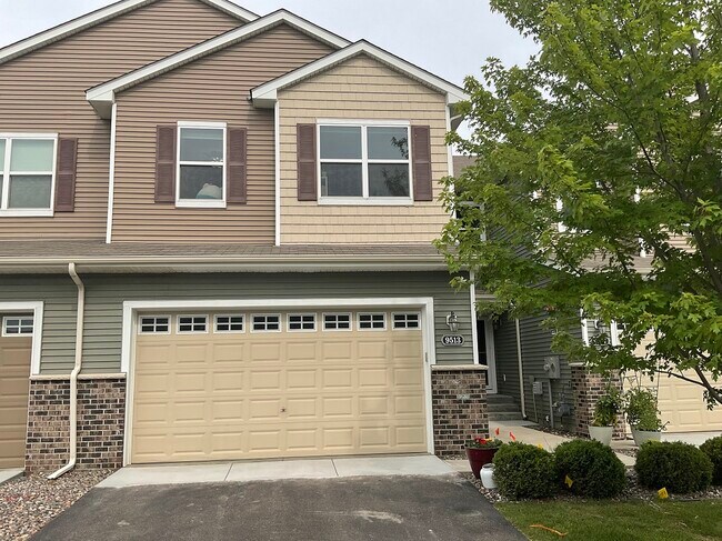 Building Photo - 9513 Roosevelt Dr