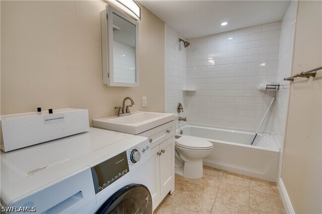 Foto del edificio - 5500 Bonita Beach Rd SW