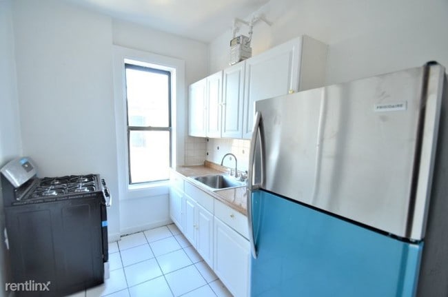 Building Photo - 505 W 161st St