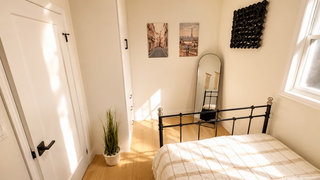 Second Bedroom - 215 Ray St N
