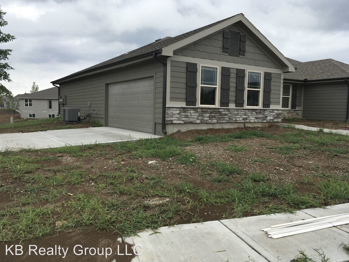 Primary Photo - 2 br, 2 bath House - 527 SE Maple Dr