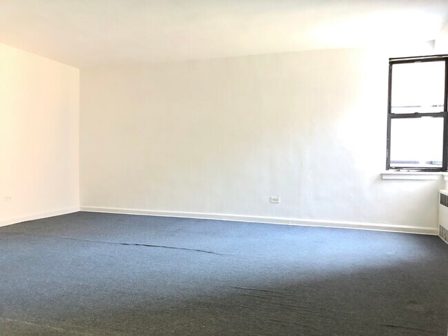 Building Photo - 85-14 Broadway