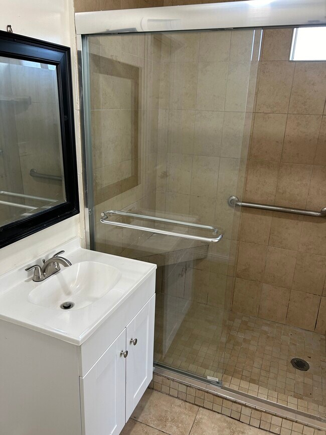 Foto del edificio - 4221 S Olive St