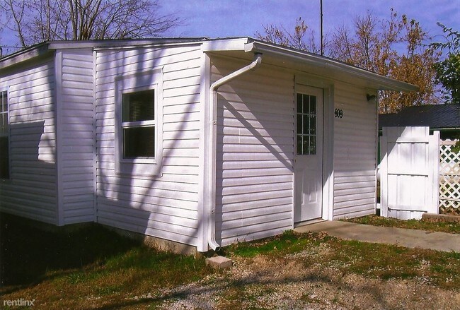 Building Photo - 809 Plainview Church Rd