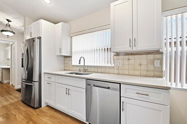 Building Photo - 5231 Grande Palm Cir