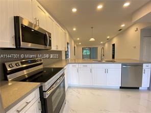 Foto principal - 3 br, 2 bath House - 6236 SW 26th St # A